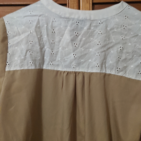 Beautiful blouse - Picture 4 of 4